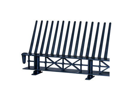 Zwart metalen rek met rechte spijlen, ontworpen voor het opbergen van fietsen, met stevige basis en verticale stijlen.