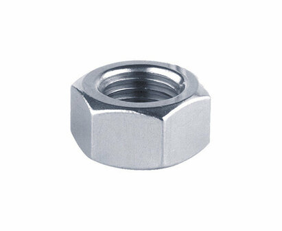 Verchroomde metalen moer met een zilverachtige glans en zeshoekige vorm, zichtbaar schroefdraad aan de binnenkant.