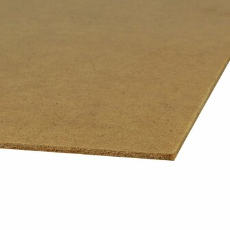 Plat stuk bruin MDF met een gladde oppervlakte en rechte randen, licht gehoekt aan de hoeken.