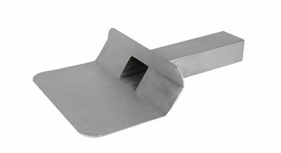 Stalen gereedschap met een brede, platte lepelvorm en een rechthoekige handgreep aan de achterkant.