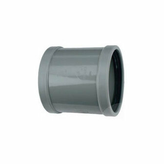 Grijze kunststof verbindingsbuis met ronde uiteinden en een gladde afwerking, zonder zichtbare textuur of merken.