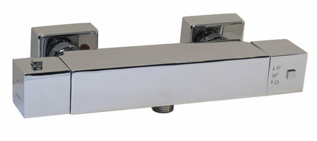 Chromen thermostatische kraan met een strak, vierkant design en duidelijke temperatuurinstellingen aan beide zijden.