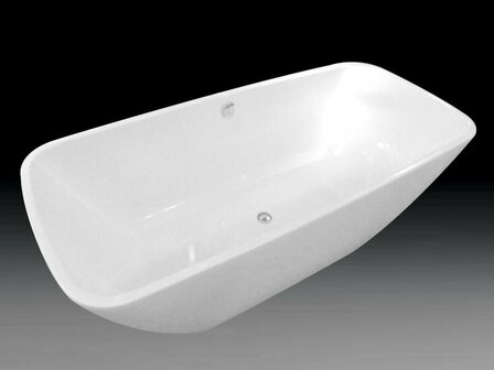 Witte, moderne badkuip met een strakke, rechthoekige vorm en een glanzende afwerking op een zwarte achtergrond.