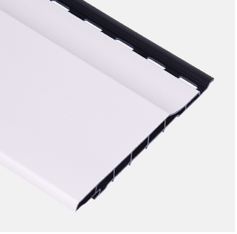 Gestapelde kunststof panelen in wit met een zwarte rand, met een gladde, matte afwerking.