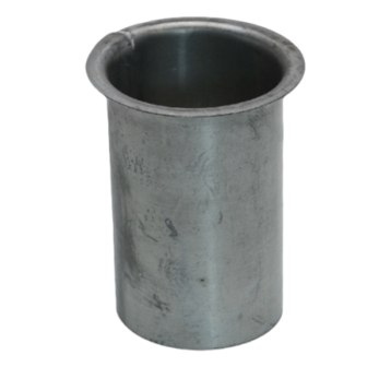 Korte, cilindrische metalen buis met een gladde, glanzende afwerking en een open bovenkant.