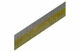 Een lange metalen spijkerstrip met rechte, gelijkmatige spijkers en een gele achterkant.