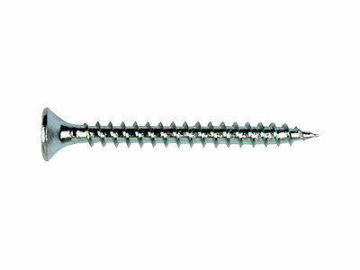 Zilveren, metalen schroef met een scherpe punt en diepe schroefdraad, glanzend oppervlak en zonder merklogo.