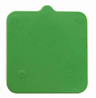 Heldere groene plastic puzzelstuk met afgeronde hoeken en een uitsparing bovenaan, zonder merklogo of andere versieringen.