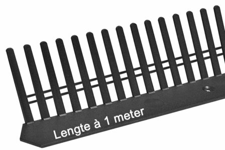 Zwarte plastic kam met lange, rechte tanden en opdruk &quot;Lengte &agrave; 1 meter&quot; aan de onderkant.