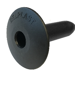 Zwarte rubberen plug met een ronde schijf en een langwerpige steker, gemarkeerd met de tekst &quot;BELPLAST&quot;.