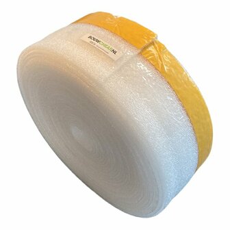 Witte folie in een rol, afgebonden met een gele band, met een klein merklabel van BOUNCE.NL zichtbaar.