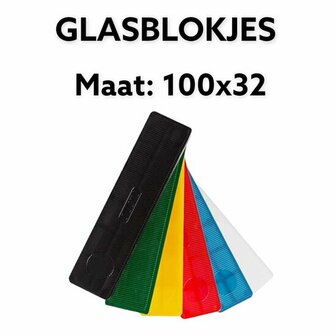 Zes rechthoekige glasblokken in verschillende kleuren: zwart, groen, geel, rood, oranje en transparant, met een duidelijke maat vermelding.