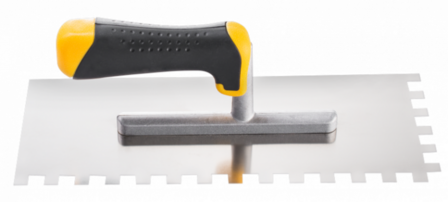 Een metalen voegspijker met een zwart-gelige handgreep en een getande rand aan de onderzijde.