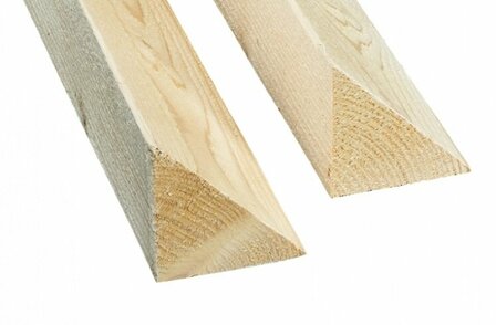 Twee houten latten met een driehoekige punt aan &eacute;&eacute;n uiteinde, natuurkleurig en glad afgewerkt.