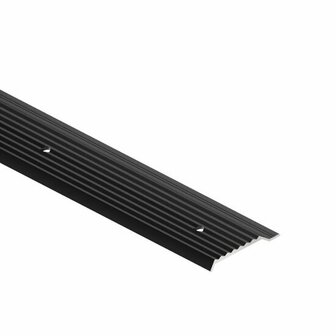Zwarte, rechthoekige randstrip met geribbelde textuur en twee bevestigingsgaten aan de zijkanten.