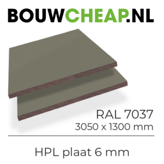 Grijze HPL plaat in RAL 7037, 6 mm dik, met afmetingen van 3050 x 1300 mm, gestapeld en liggend weergegeven.