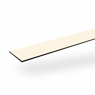 Een lange, smalle, lichte plank met een donkere rand aan de onderkant, zwevend boven een witte achtergrond.