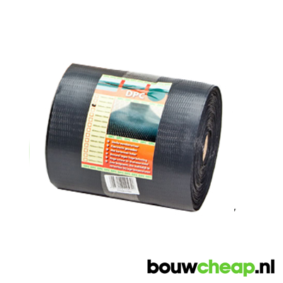 Zwarte waterdichte folie op een rol met een label dat 'DPC' vermeldt en het logo van Bouwcheap.
