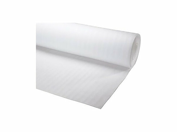 Een opgerolde rol van wit bakpapier met een subtiele ribbelstructuur, perfect voor het bakken en bereiden van gerechten.