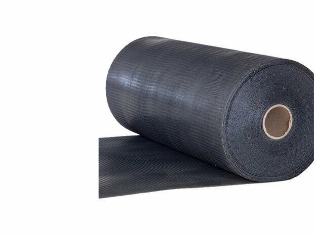 Zwarte rol van stevig materiaal, met een gestructureerd oppervlak en een kartonnen kern aan de binnenkant.