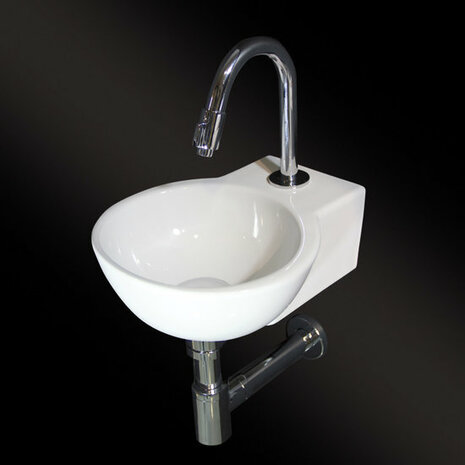 Witte, ronde wastafel van keramiek met een metalen kraan en een moderne, minimalistische onderbouw in zwart.