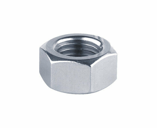 Verchroomde metalen moer met een zilverachtige glans en zeshoekige vorm, zichtbaar schroefdraad aan de binnenkant.