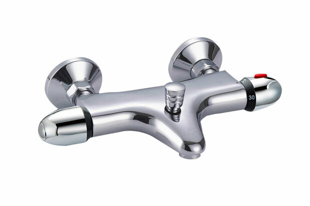 Verchroomde thermostatische kraan met twee draaiknoppen en een centrale drukknop voor temperatuurinstelling.