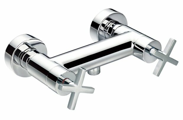 Kraan met een glanzende, chroomkleurige afwerking en twee kruisvormige draaiknoppen aan beide zijden.