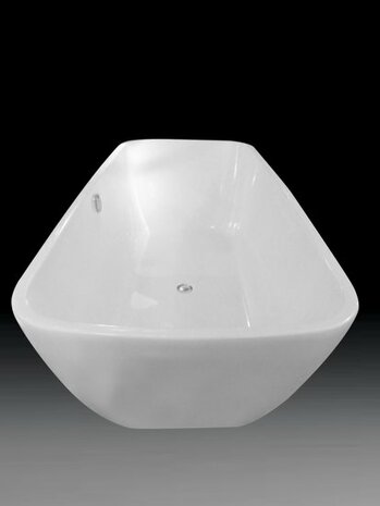 Strakke, witte acryl vrijstaande badkuip met een moderne, hoekige vorm en een glanzende afwerking.