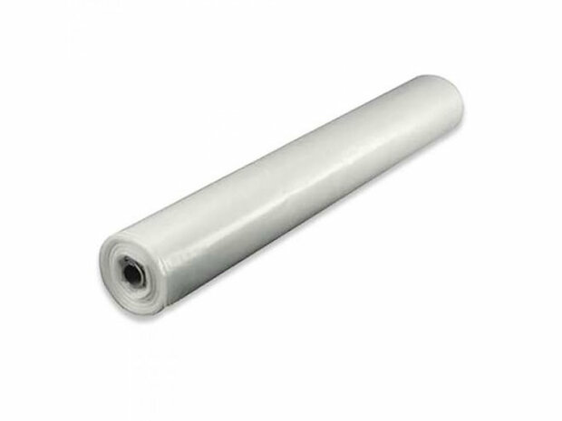 Witte rol huishoudfolie van plastic, stevig en glad, met een standaard afmeting en een matige glans op de oppervlak.