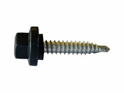 Zilvergrijze schroef met een zwarte kunststof ring en een verzonken zeshoekige kop, ideaal voor bevestigingsdoeleinden.