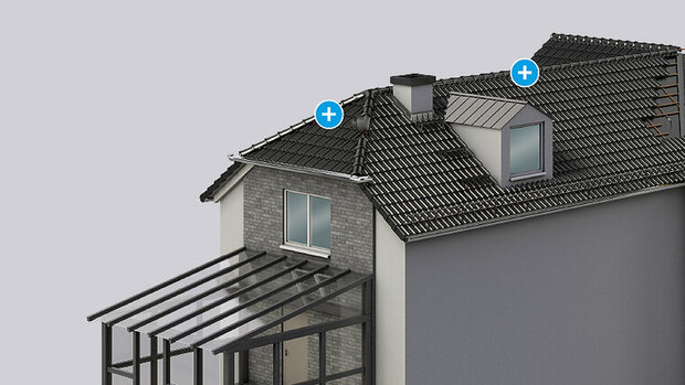 Dak met zwarte keramische tegels, grijze muren, en een glazen overkapping aan de voorkant. Ramen met een moderne uitstraling.