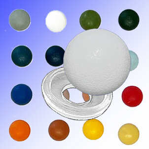 Een grote witte bol omringd door verschillende kleinere, kleurrijke bollen op een paarse achtergrond.