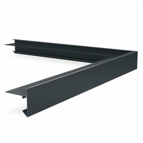 Zwart metalen hoekprofiel met scherpe randen en een gestructureerd oppervlak.