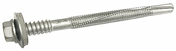 Glanzende metalen schroef met een zeshoekige kop en een schroefdraad, gelegen op een witte achtergrond.