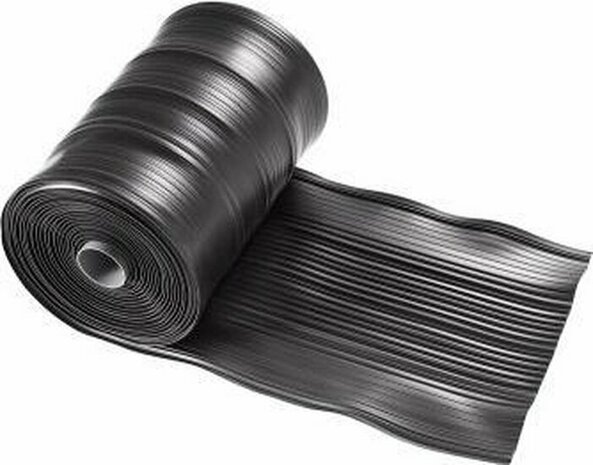 Zwarte rubberen rol met gestructureerd oppervlak, netjes opgerold met een glanzende afwerking.