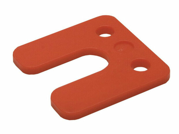 Rode rubberen houder met U-vorm en twee gaten voor bevestiging. Compact ontwerp, geschikt voor diverse toepassingen.