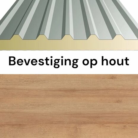 Zilvergrijze metalen plaat met een golvende structuur, boven een gladde, lichtbruine houten ondergrond.