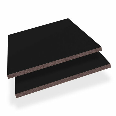 Twee zwarte panelen met een gladde afwerking en een lichte, bruine rand aan de onderzijde, gestapeld op elkaar.