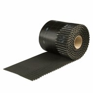 Een rol zwart anti-slip tape met een geribbelde textuur en een papierachtige kern.