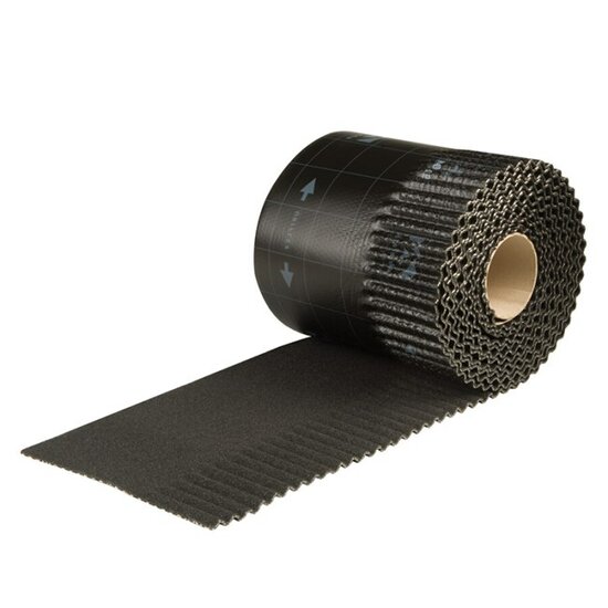 Een rol zwart anti-slip tape met een geribbelde textuur en een papierachtige kern.